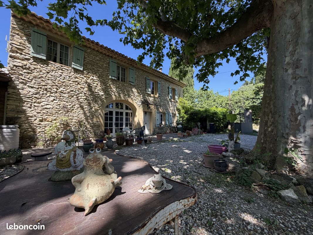 Maison 6 pièces 184 m² · à Caderousse · 184 m² · 399 000 €