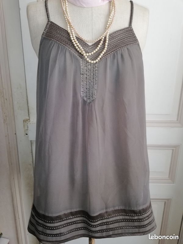 Robe élégante, fluide et légère, de la marque Vero Moda, taille 38/40 (image 1)