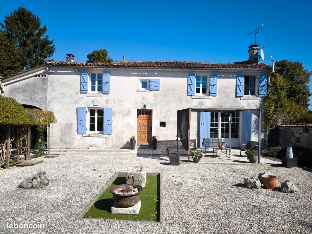 Maison 6 pièces 209 m² · à Segonzac · 209 m² · 399 000 €