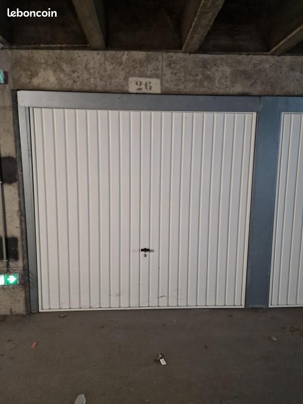 Parking 12 m² · à Dourdan · 12 m² · 90 €