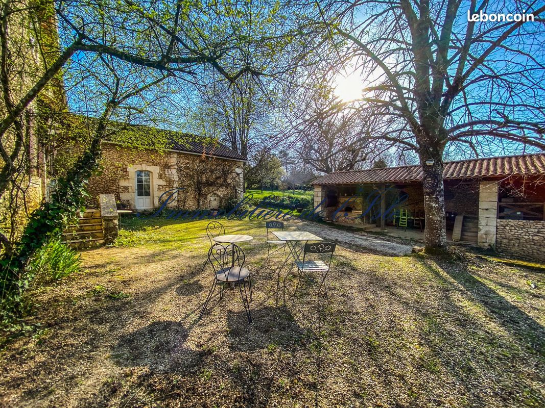 Maison 11 pièces 300 m² · à Neuvic · 300 m² · 446 250 €