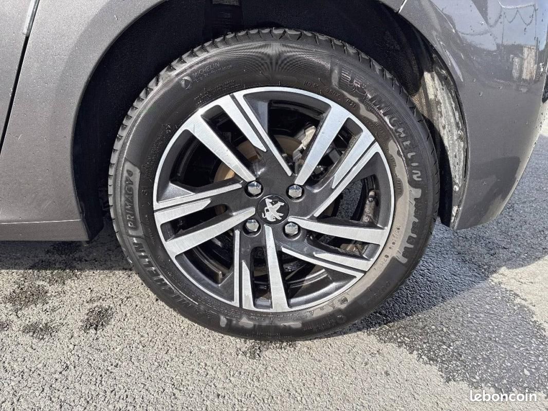 Peugeot 208 PureTech 100 S&S EAT8 - Allure Pack (image 13)