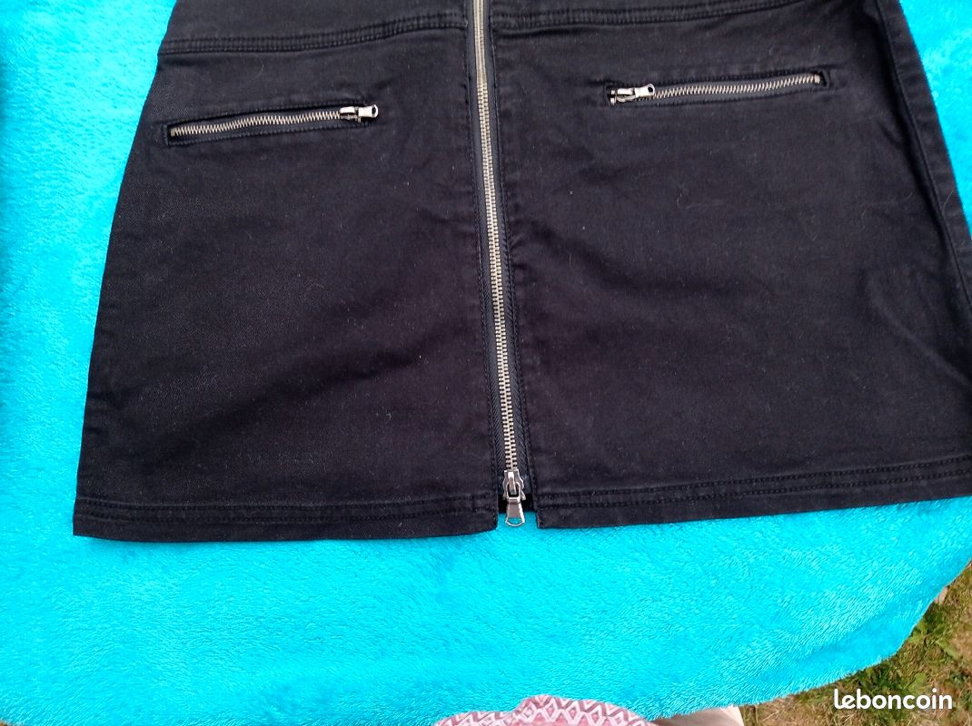Mini Jupe noir droite.taille38 (image 1)