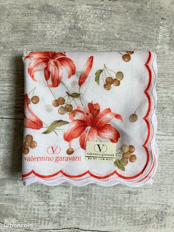 Foulard Vintage Valentino En Soie 100% - Motif Floral, Multicolore, Très Bon état