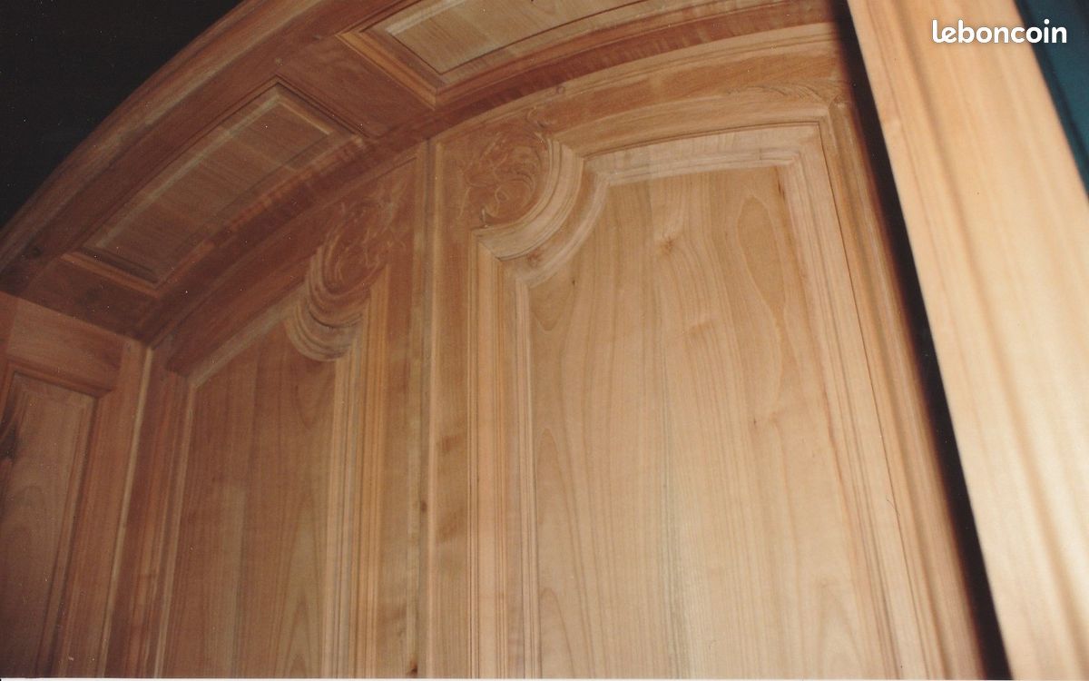 Double porte sculptées avec chambranle (image 4)
