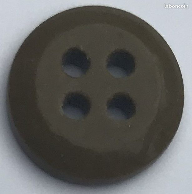 Lot dissociable de 168 boutons anciens "Kaki" en verre de Briare - 13,5 à 14 mm de diamètre (image 2)