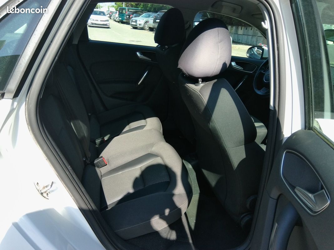 Audi A1 sportback 1.0 TSI 95 AMBITION S TRONIC 7 5P / 5 PLACES 11/15 64MKM 2°M / FRANCE CARPLAY/GPS/TEL/REGUL/JA16/CLIM/BVA+PALETTES/FACTURES ENTRETIEN (image 9)