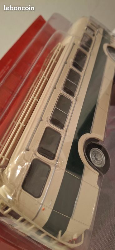 IXO 1/43 Renault R4192 Clermont 1956 – Autobus Du Monde, Beige Et Vert
