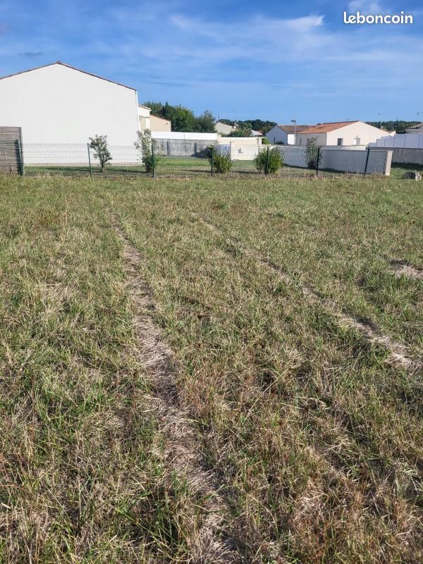 Terrain 686 m² · à Semussac · 74 900 €