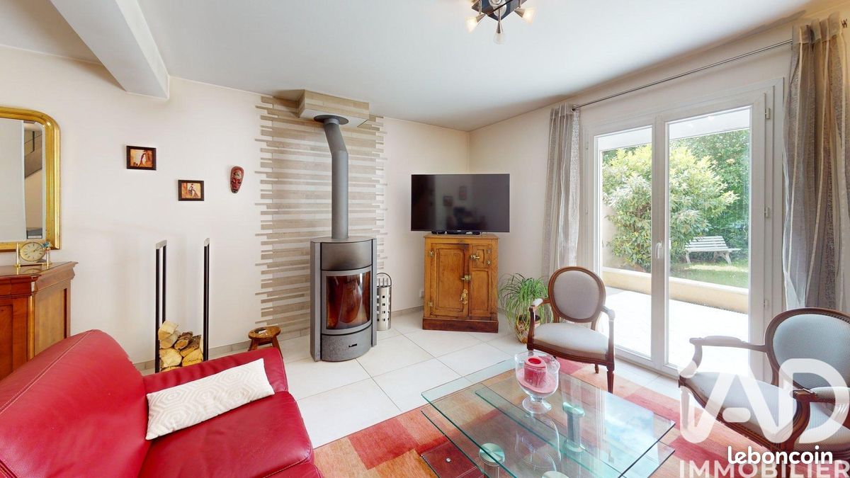 Maison 6 pièces 150 m² · à Vaux-le-Pénil · 150 m² · 350 000 €