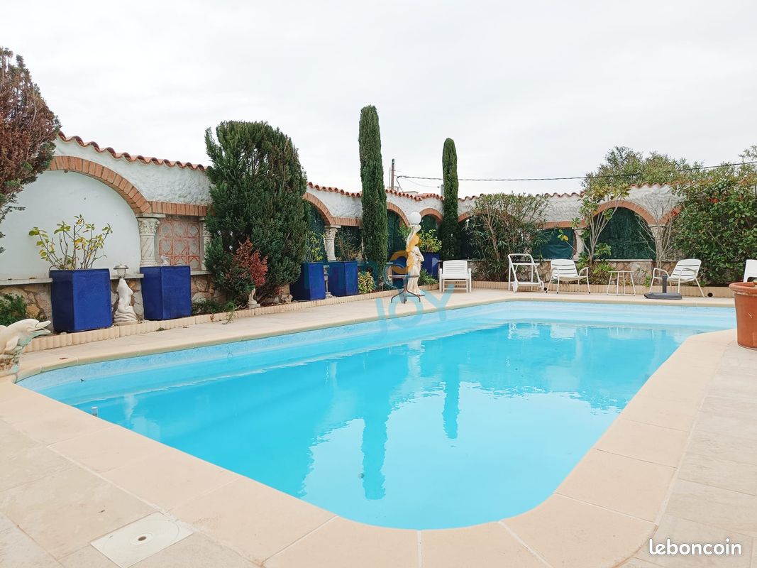 Villa 8 pièces 250 m² - Le Château-d'Oléron 17480 (image principale 0)