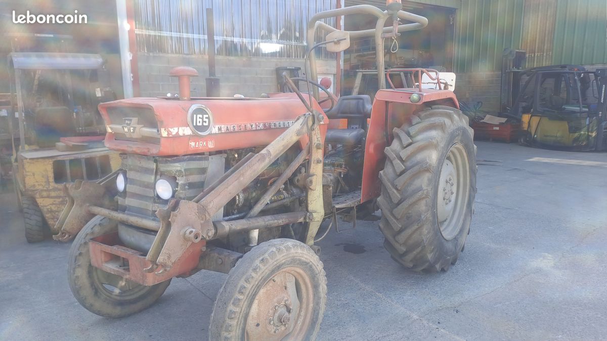Tracteur Massey Ferguson 165 Mark III Version US - Universal Hobbies UH4053 - Échelle 1/16