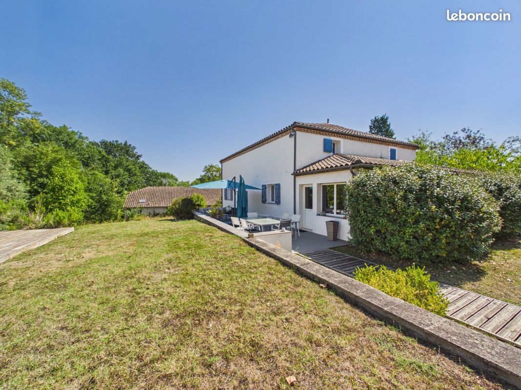 Maison 18 pièces 406 m² · à Pinel-Hauterive · 406 m² · 449 900 €