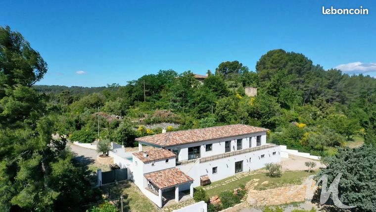 Villa 6 pièces 221 m²