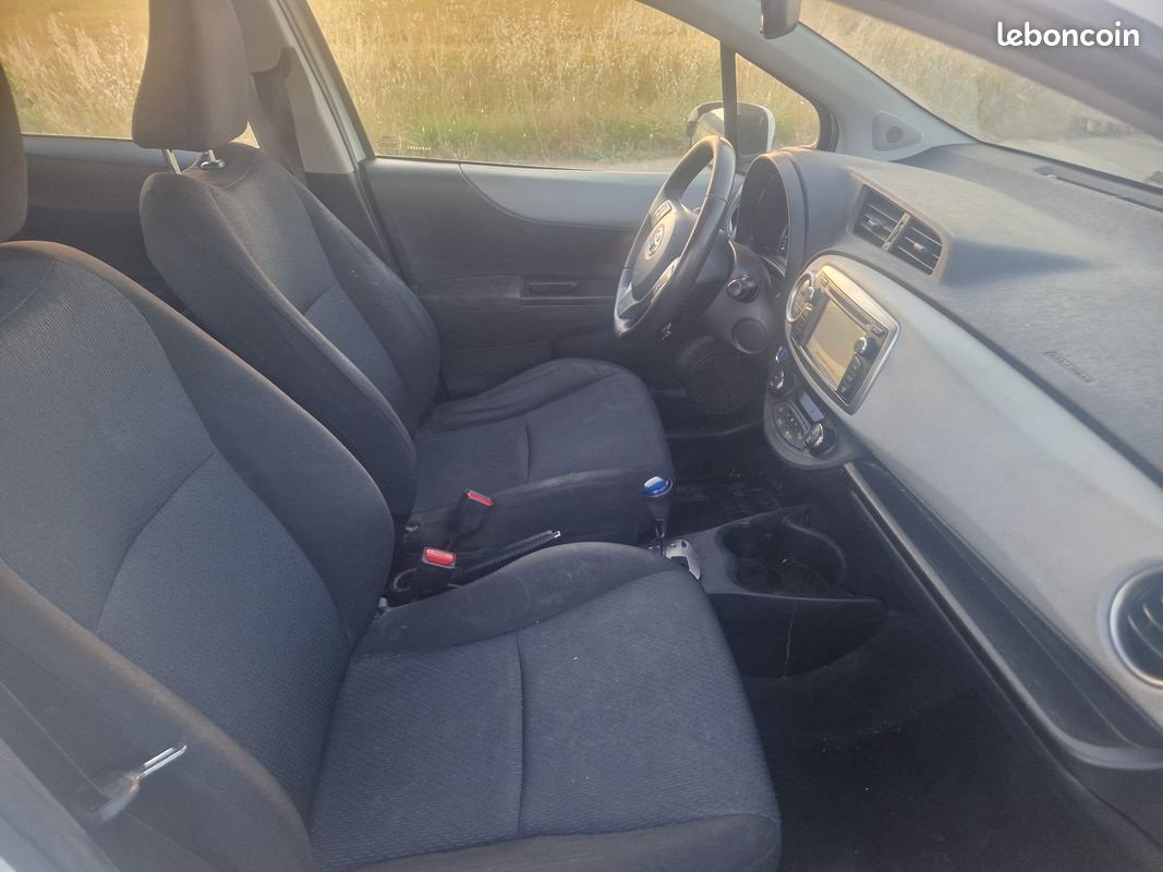 Toyota Yaris Boite Auto Hybride (image 2)