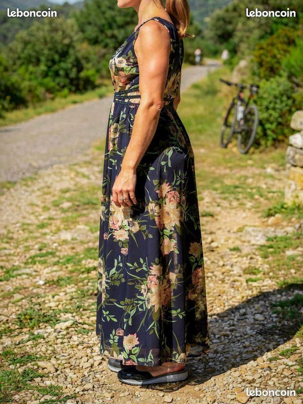 Robe longue fleurie bleu marine taille M neuve (image 3)