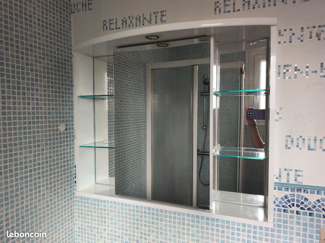 Meuble de salle de bain (image 1)