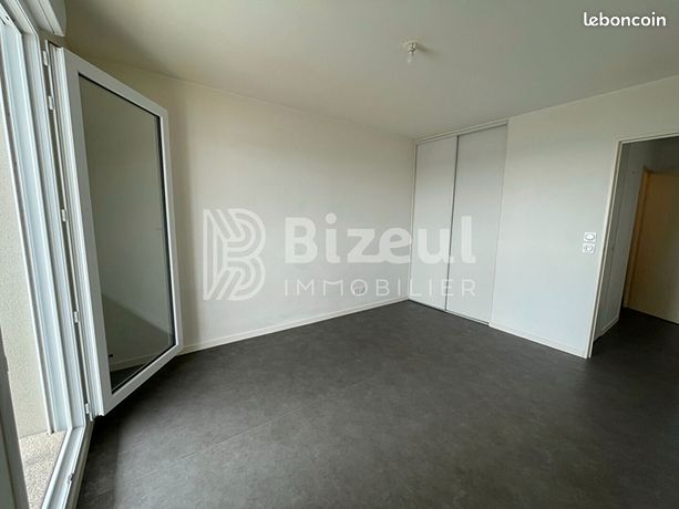 https://img.leboncoin.fr/api/v1/lbcpb1/images/98/69/67/9869670a098f974d27124c4f7222c159c25db340.jpg?rule=ad-image