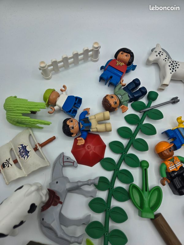 Lot Lego Duplo figurines et pièces divers (image 2)