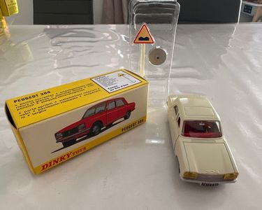 Dinky Toys Atlas - Peugeot 304 Crème Et Blanc - 1/43 - Collection - Modèle Réduit