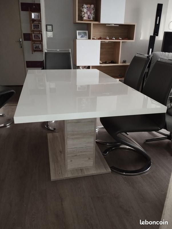 Table et chaises (image 1)