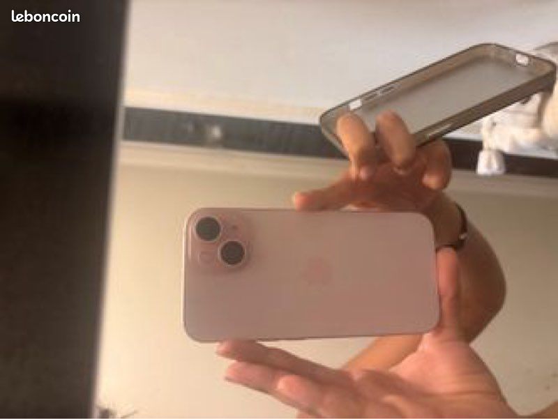 Iphone 15 rose (image 1)