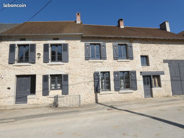 Maison de campagne entièrement rénovée, joli jardin attenant