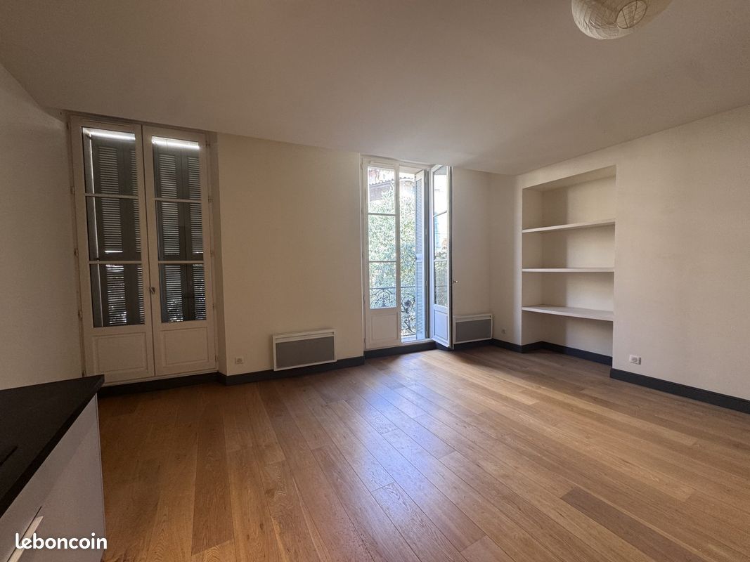 Appartement 3 pièces 63 m² · à Toulon · 63 m² · 848 €