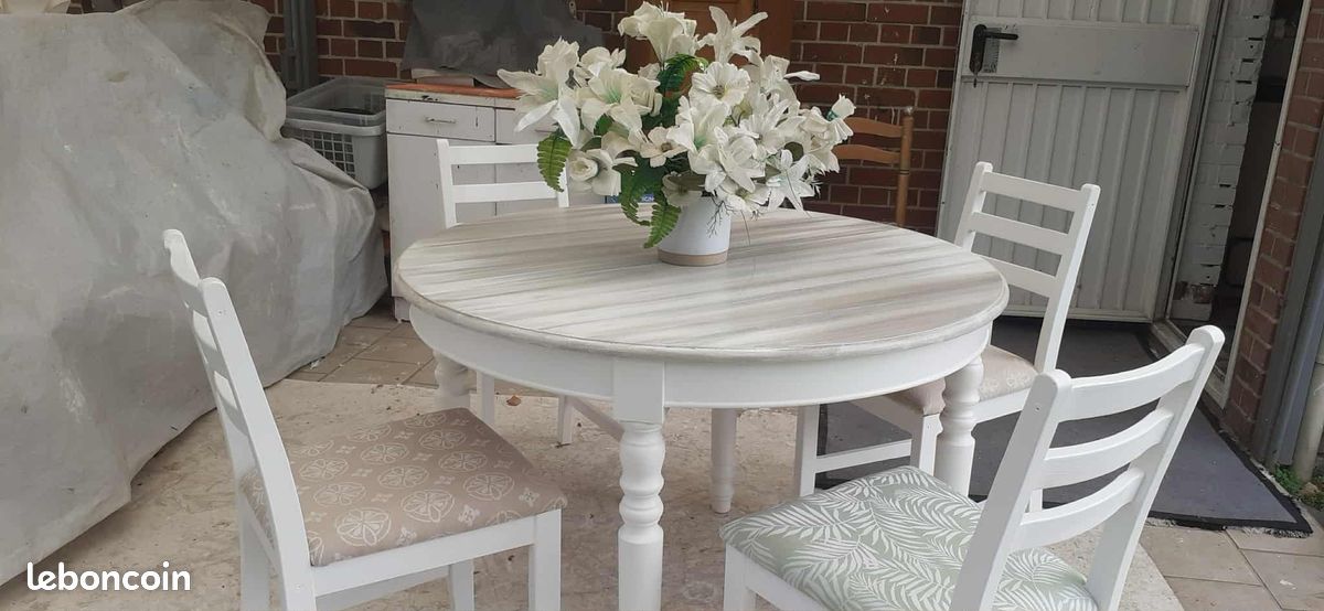 Belle table ronde +4 chaises shabby chic Ameublement