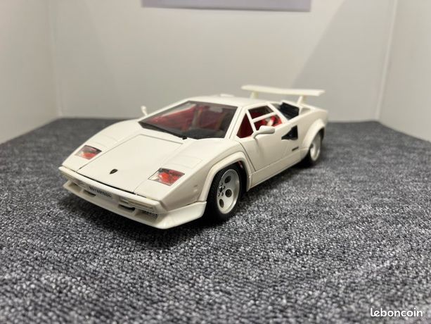 Voiture Miniature De Collection Vintage – Échelle 1/18 – État D’occasion
