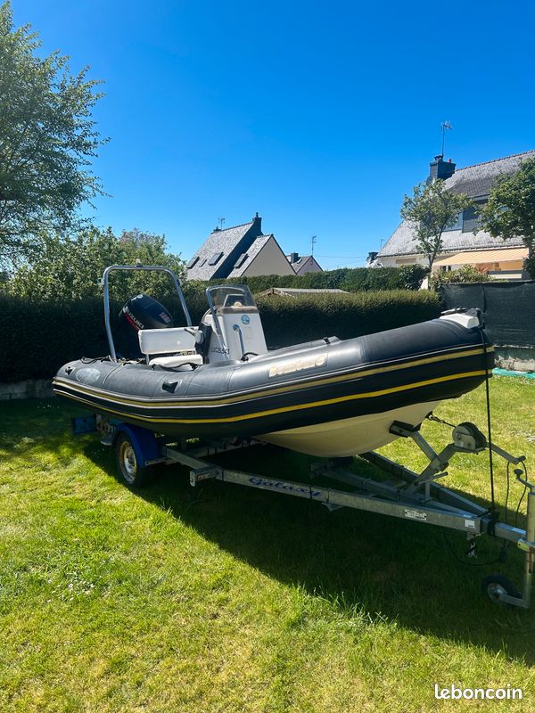 Bombard DB 500 – Semi-rigide 2003 – Suzuki DF 50 ch – 690 h – Sortie de révision – Remorque Galaxy (image 1)