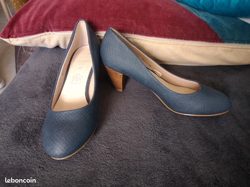 Escarpins bleu marine excellent état et talon marron gémo Chaussures