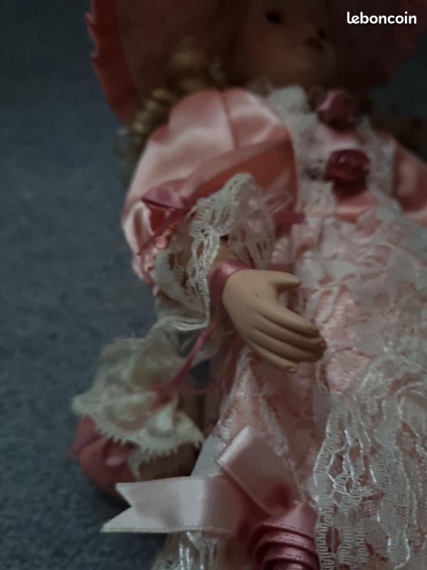 Poupée En Porcelaine 60 Cm – Robe Ancienne, état Impeccable, Superbe Pièce De Collection