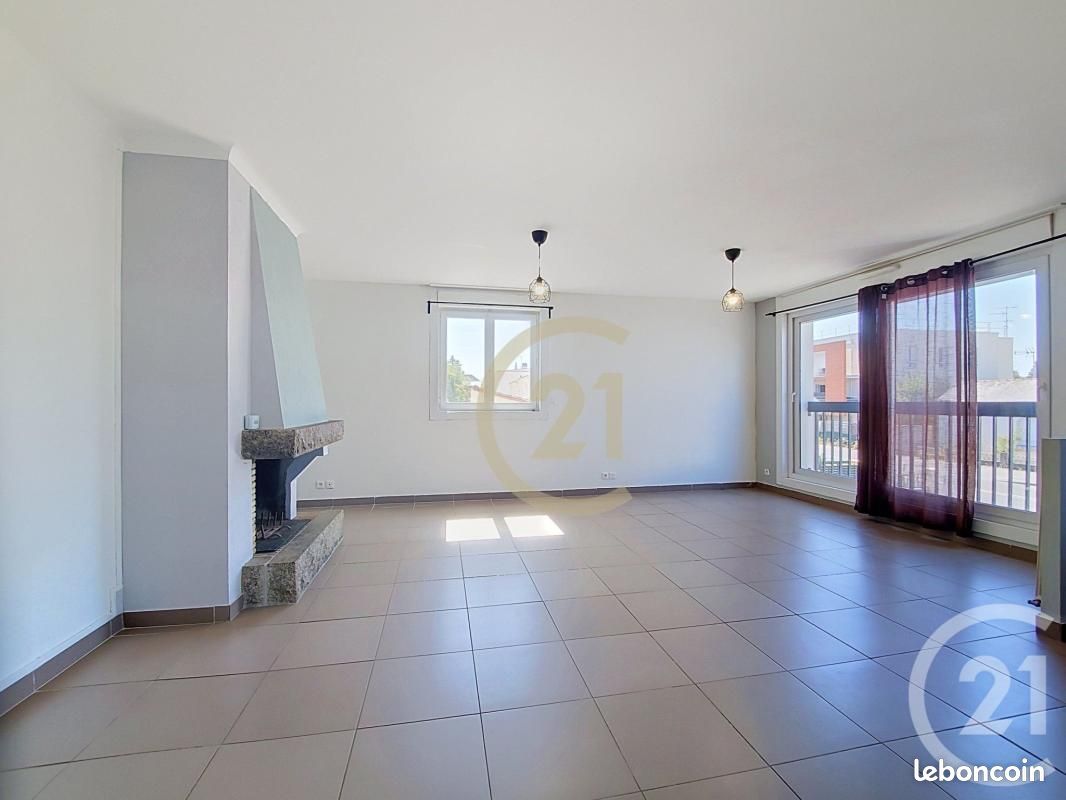Appartement 5 pièces 136 m² · à Rezé · 136 m² · 950 €/mois