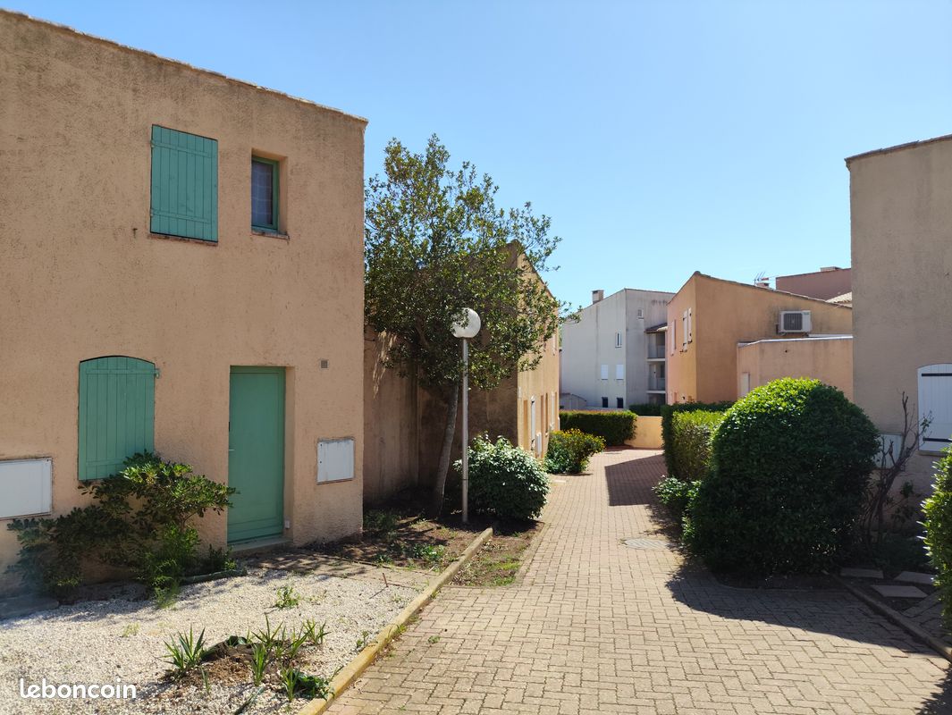 Location Cap d'Agde dans résidence avec piscine - Locations saisonnières