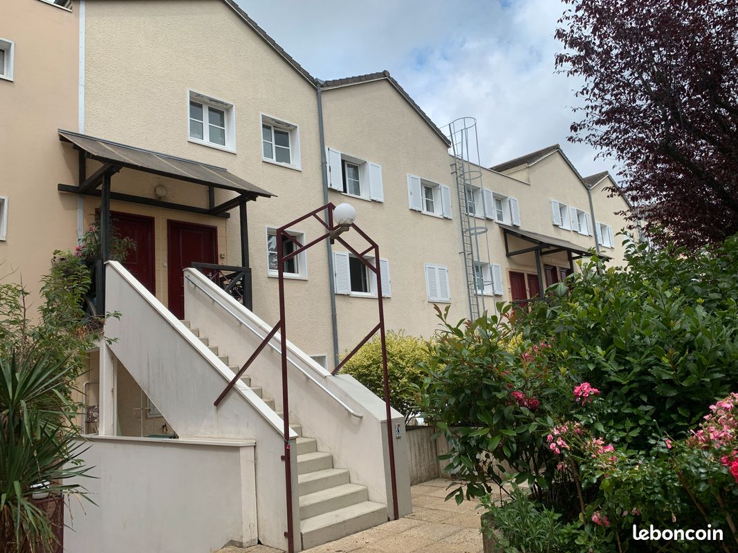 Appartement 3 pièces 60 m² · à Montigny-le-Bretonneux · 60 m² · 1 260 €