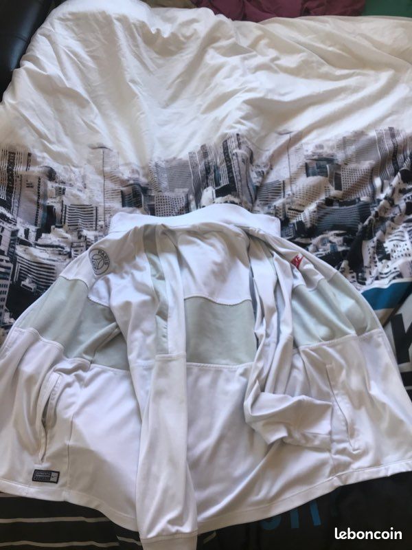 Gilet PSG Nike neuf sans étiquette (image 2)