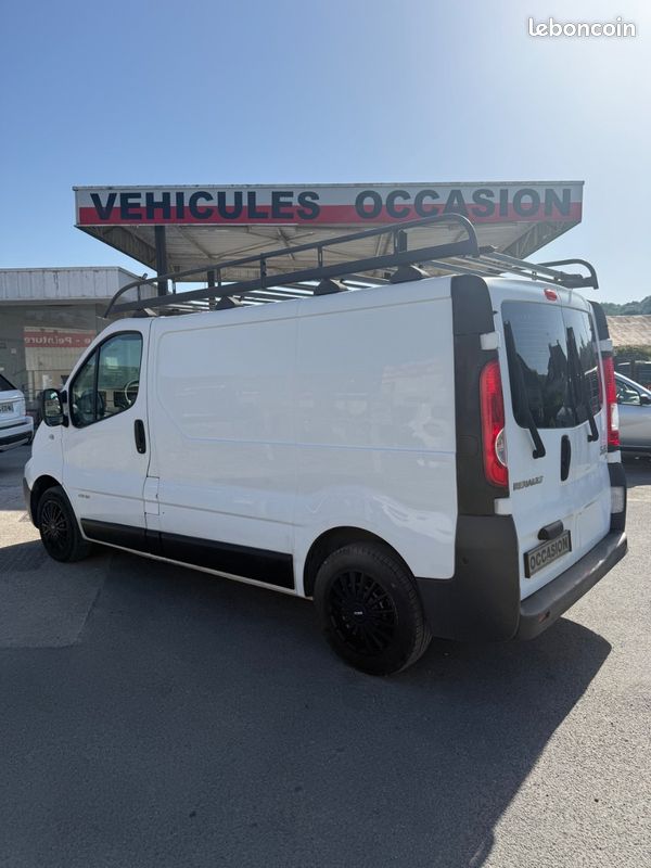 Renault TRAFIC 2.0dci 115 2eme main tres propre (image 5)