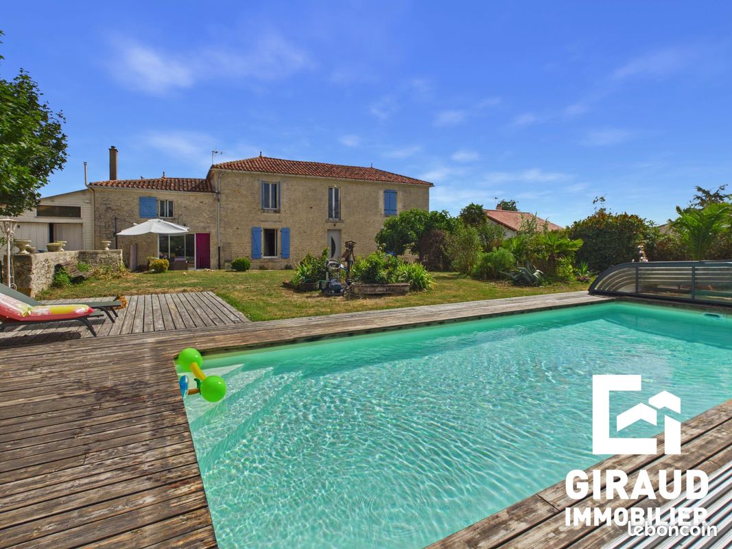 Maison 6 pièces 188 m² · à Petosse · 188 m² · 301 600 €