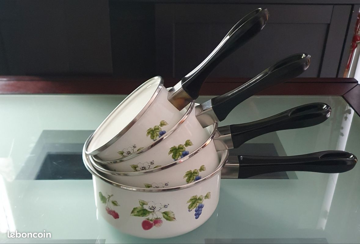 Lot De Casseroles émaillées Rouges Vintage - Gaz