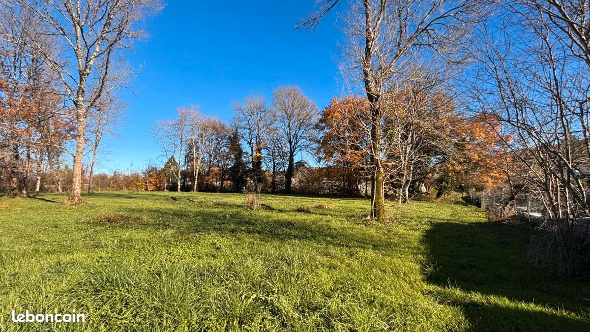 Terrain 2215 m² · à Chancelade · 2 215 m² · 69 500 €