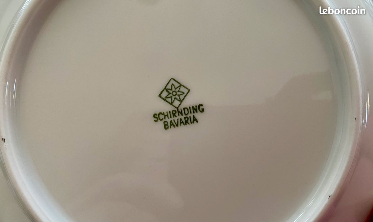 Service complet porcelaine 48 assiettes et 9 plats (image 9)