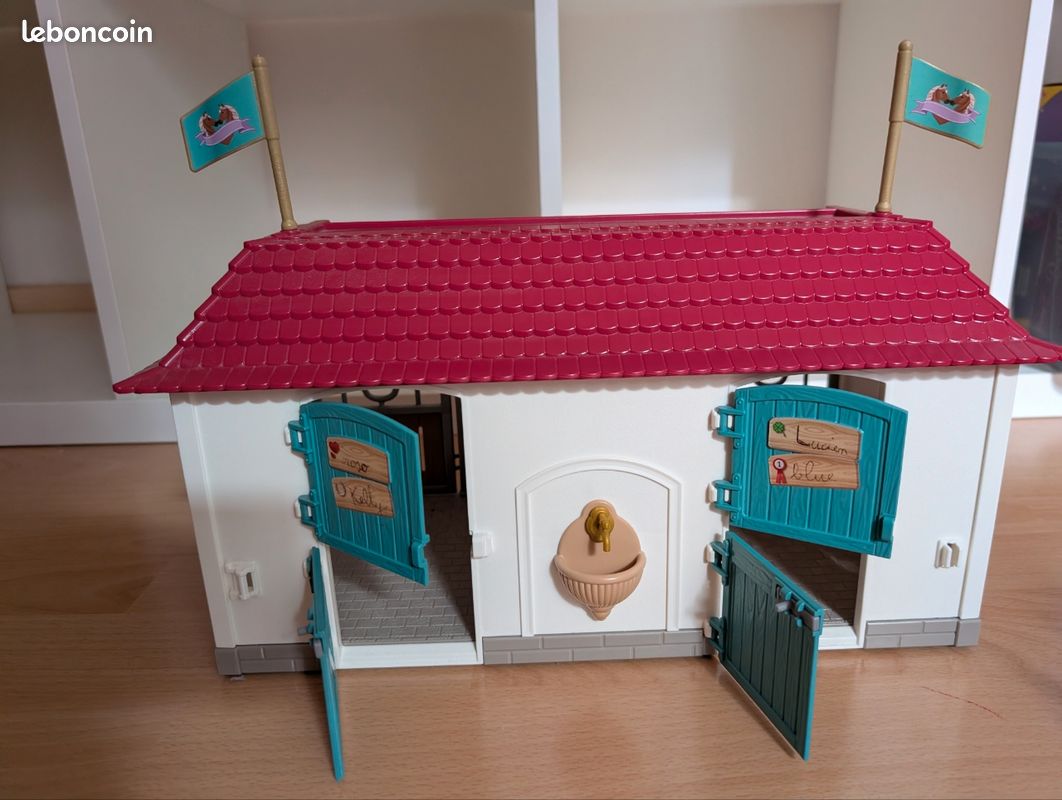Écurie avec box Schleich (image 2)
