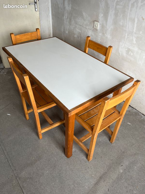 Table et chaise (image 1)