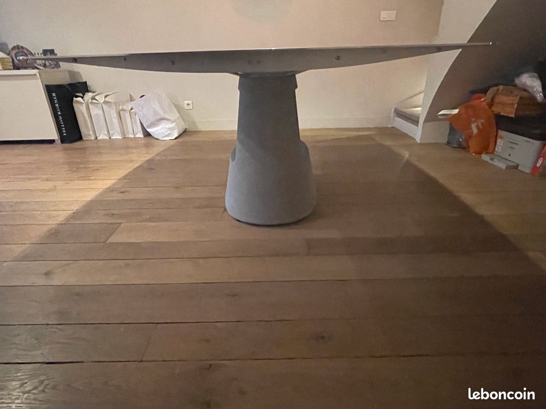 Table à manger Design ALu et pied ciment (bd Barcelona) (image 6)