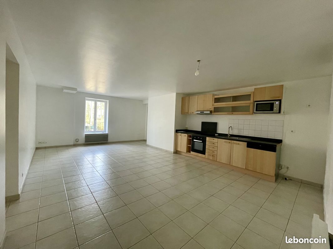 Appartement 3 pièces 77 m² · à Senlis · 77 m² · 1 126 €