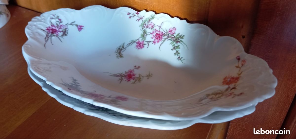 Service à vaisselle en porcelaine de Limoges motif floral (image 9)