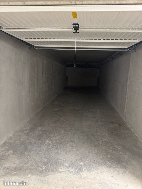 Garage double 30 m2 / Résidence Villa Angelica · à Ornex · 250 €