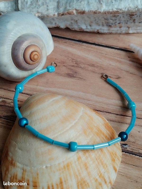Bracelet perles bleues (image 1)