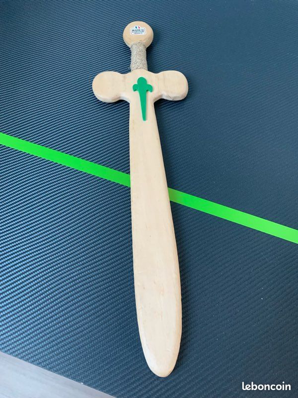 Épée en bois (image 1)
